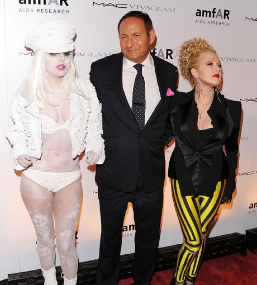 Hahn im Korb: John Demsey zwischen Lady Gaga und Cyndi Lauper