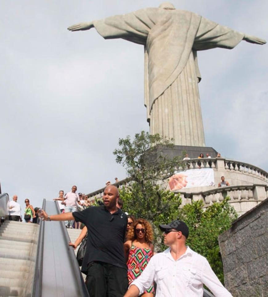 Eine ganze Stadt steht Kopf: Alicia Keys dreht gerade mit Beyoncé Knowles ein Musik-Video in Rio de Janeiro. Ein Video-Clip der Superlativen! OK! zeigt die ersten Bilder vom Set