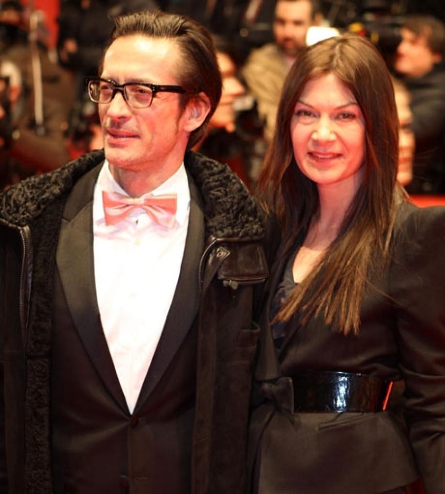 Regisseur Oskar Röhler erschien mit seiner Ehefrau Alexandra Fischer-Röhler. Sie ist ein Part des berühmten Designer-Duos
