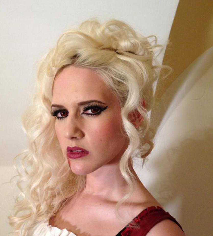 Sarah Knappik als Vampir-Dame