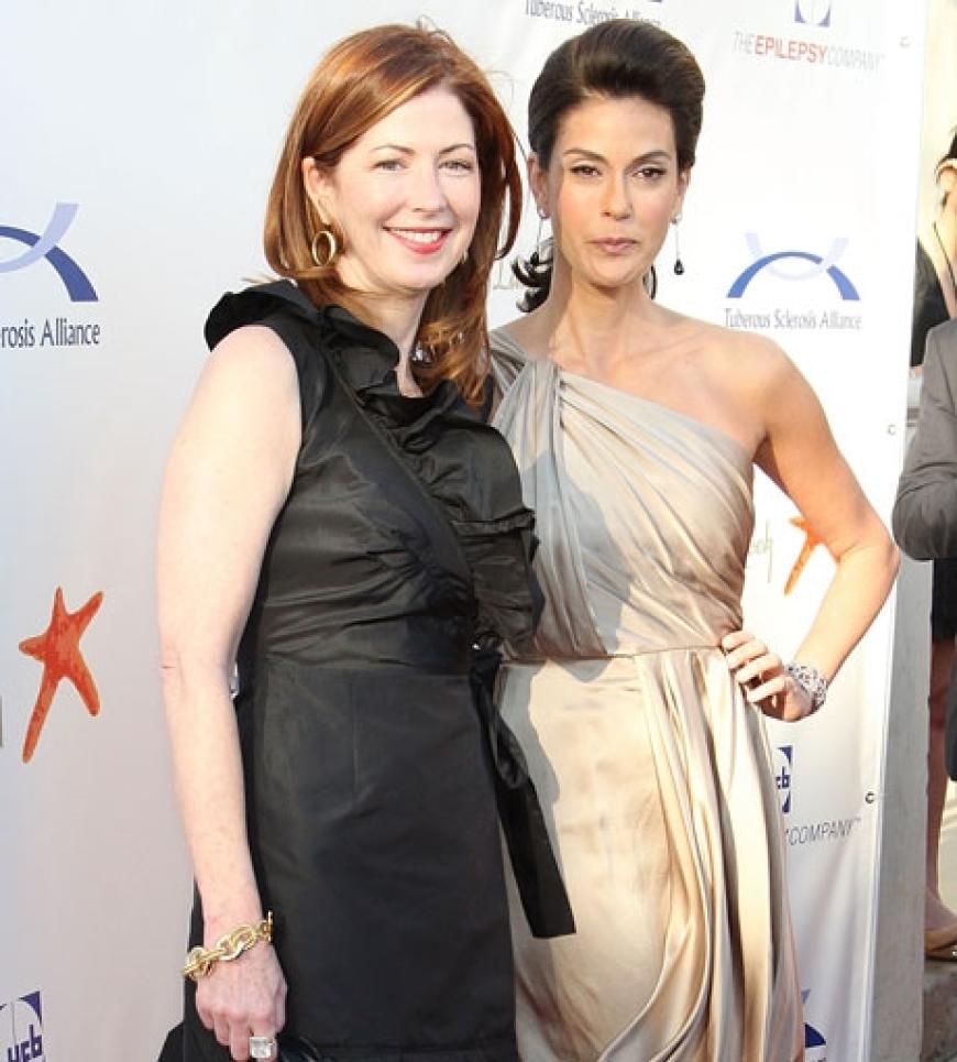 Teri Hatcher und Desperate Housewives Kollegin Dana Delaney präsentieren sich gemeinsam auf dem roten Teppich