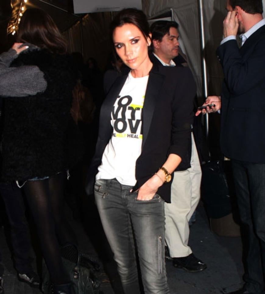 Victoria Beckham reiste ebenfalls zur Fashion Week nach New York an und zeigte ihre Unterstützung für die Opfer von Haiti