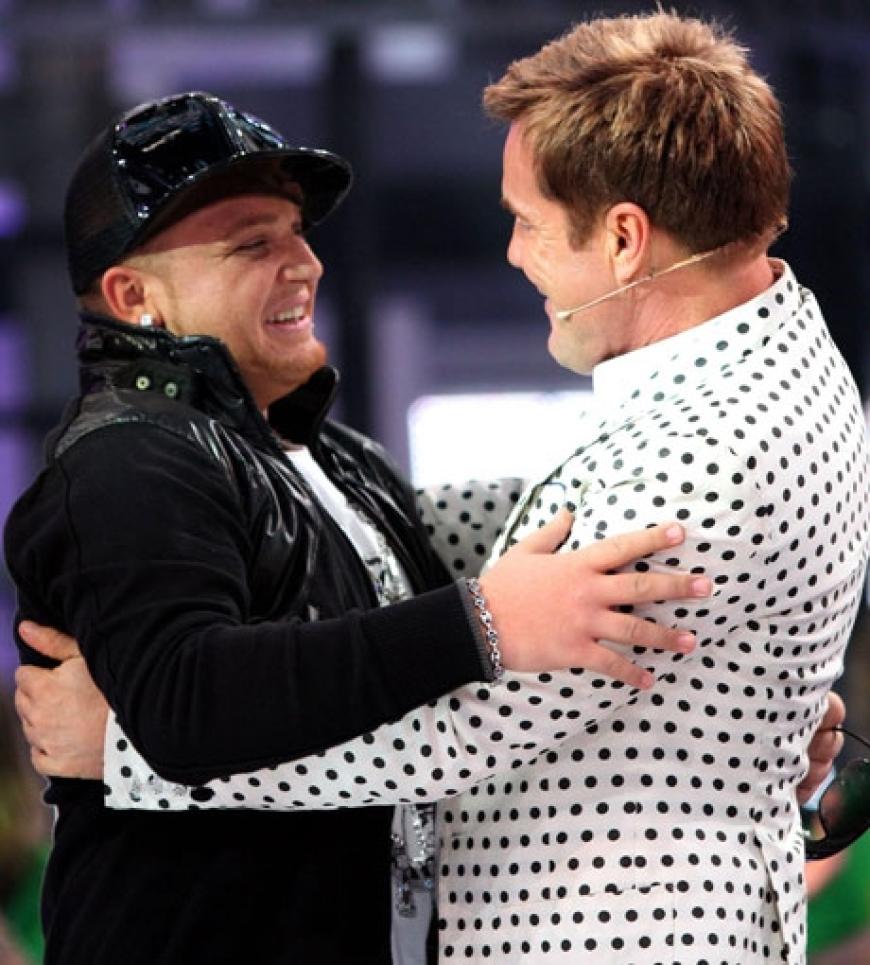 Menowin Fröhlich ist happy - er darf nächsten Samstag wieder auf der DSDS-Bühne stehen. (c) RTL / Stefan Gregorowius