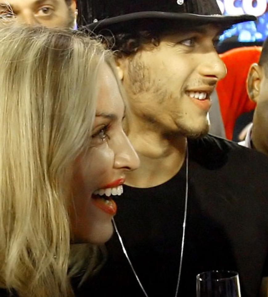Madonna und Jesus lachen. Vor einigen Wochen wurde behauptet, die beiden seien kein Paar mehr. An den Gerüchten ist anscheinend nichts dran