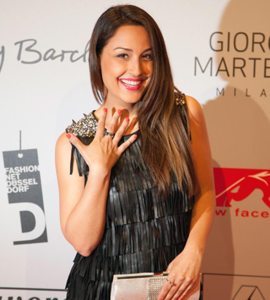 Zeig' her deine Fingerchen: Moderatorin Nina Moghaddam war allerbester Laune