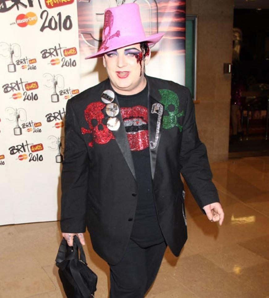 Schräger Vogel: Zu den Gästen der glamourösen Show gehörten ebenfalls Stars wie Boy George