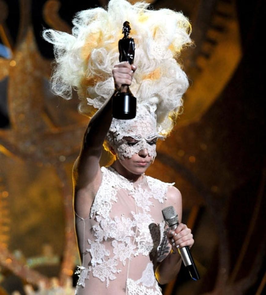 Sie war die Abräumerin des Abends: Gleich drei der heißbegehrten Awards durfte Lady GaGa entgegennehmen. Darunter in der Kategorie