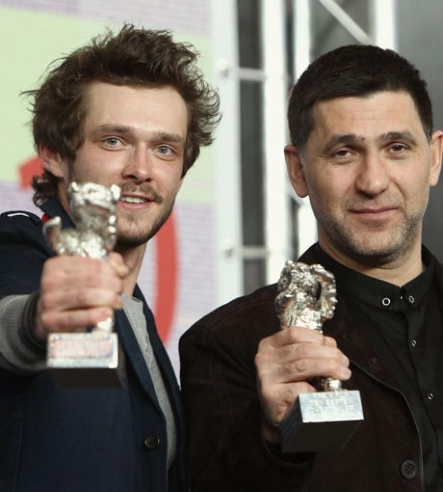 Die beiden russischen Schauspieler Grigory Dobrygin und Sergei Puskepalis freuten sich jeder über einen silbernen Bären als beste Schauspieler für den Film