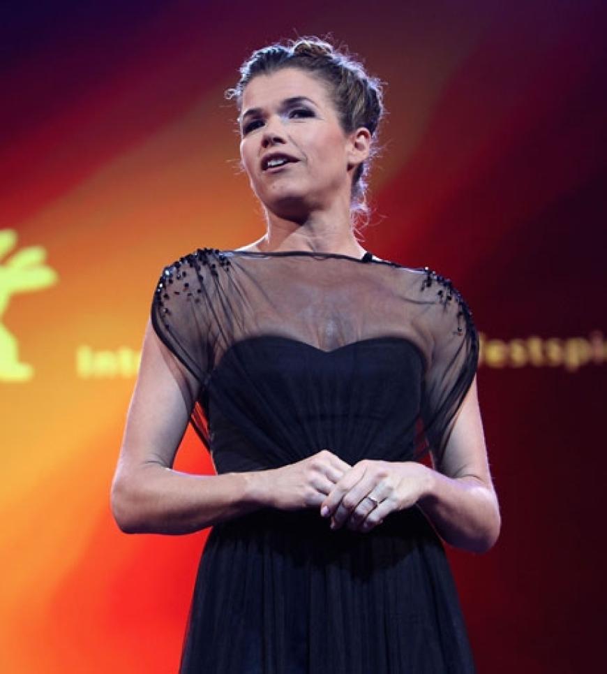 Anke Engelke moderierte die Abschluß-Gala in Berlin