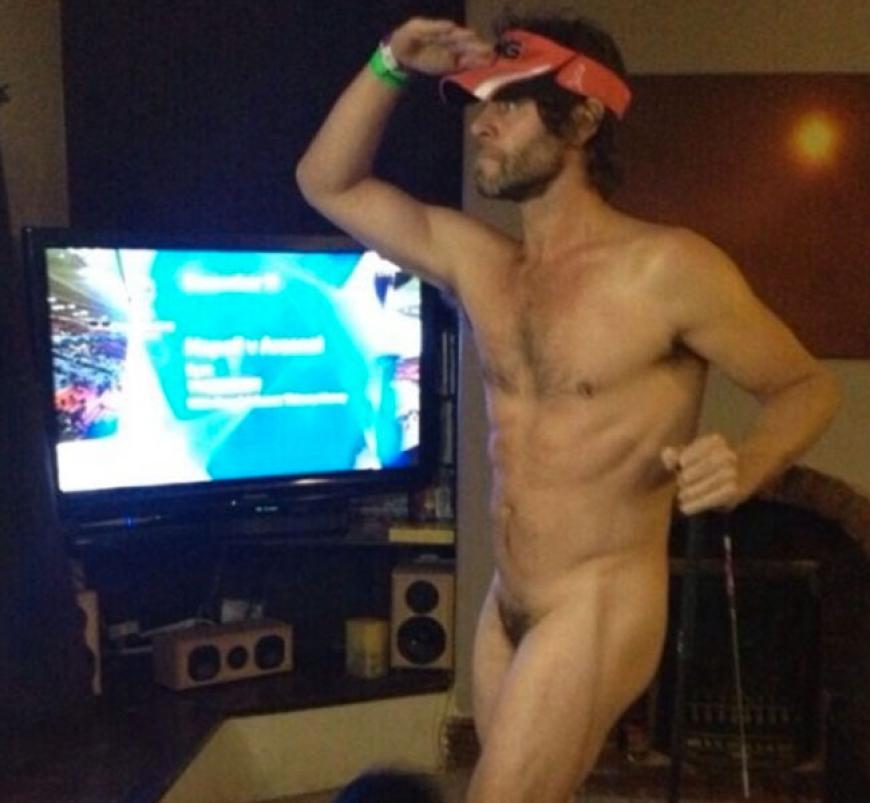 Howard Donald von Take That zeigt sich komplett nackt auf Instagram und lässt dabei kaum Fragen offen