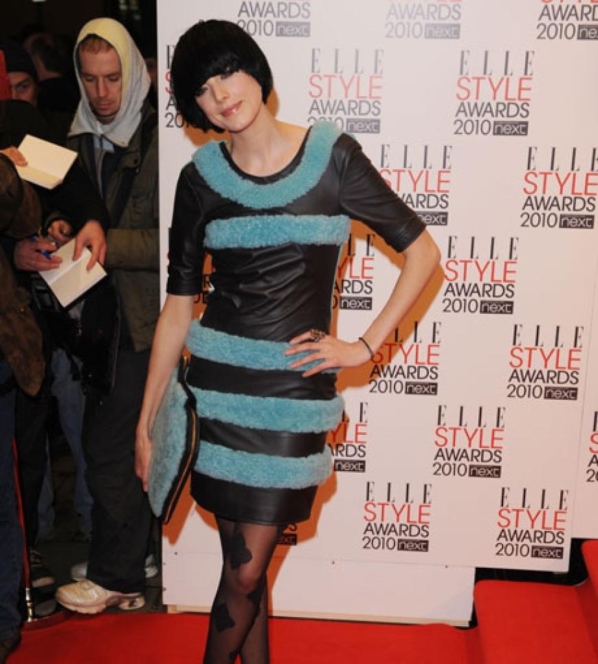 Agyness Deyn strahlt in die Kameras