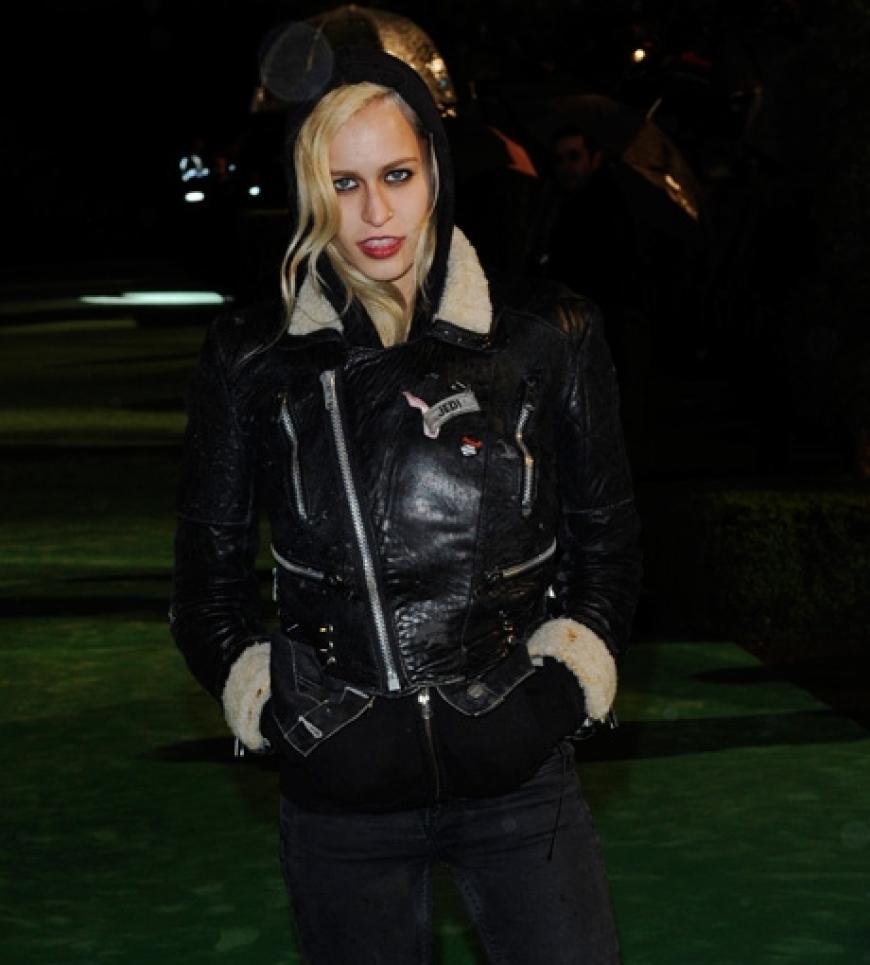 Model und It-Girl Alice Dellal liebt es unkonventionell. Doch ihre lässigen Outfits sind ihr Markenzeichen geworden. Die 20-Jährige arbeitet für namenhafte Designer und ist das Gesicht der Dessous-Marke