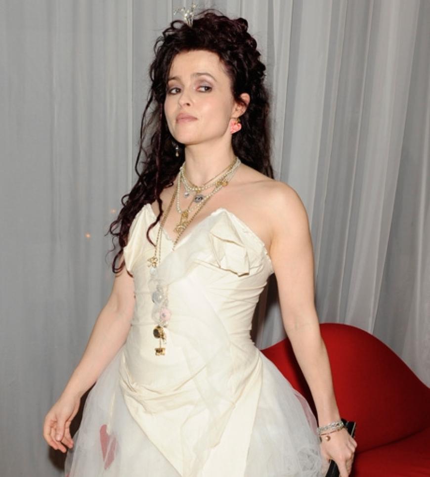 Helena Bonham Carter präsentiert ihr extravagantes Outfit