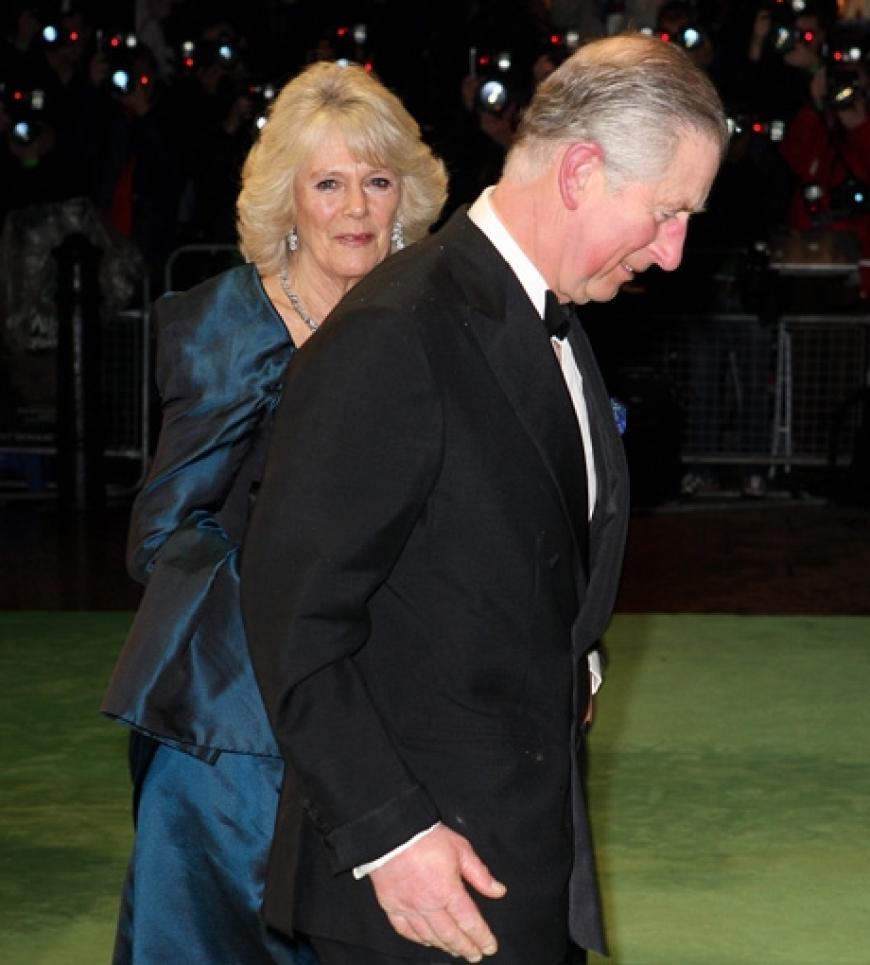 Große Ehre: Selbst Prince Charles und Gattin Camilla Parker Bowles wollten sich die Weltpremiere nicht entgehen lassen