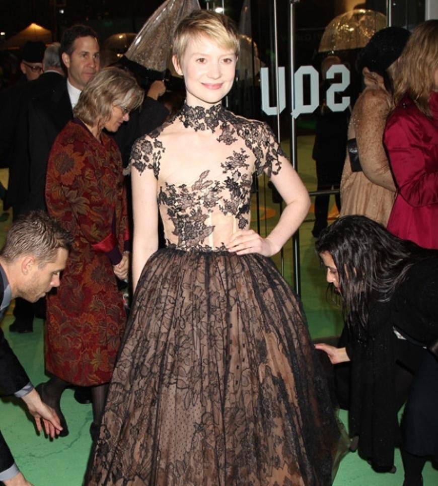 Alice-Darstellerin Mia Wasikowska trägt die Haare jetzt kurz