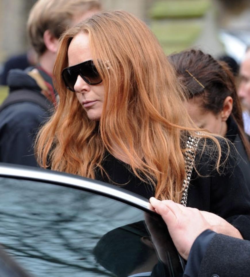 Designerin Stella McCartney kann ihre Trauer nicht verstecken. Die Beatles-Tochter und McQueen waren jahrelang eng befreundet