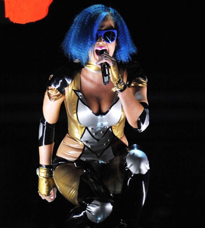 Coole Show: Katy Perry im Spaceoutfit