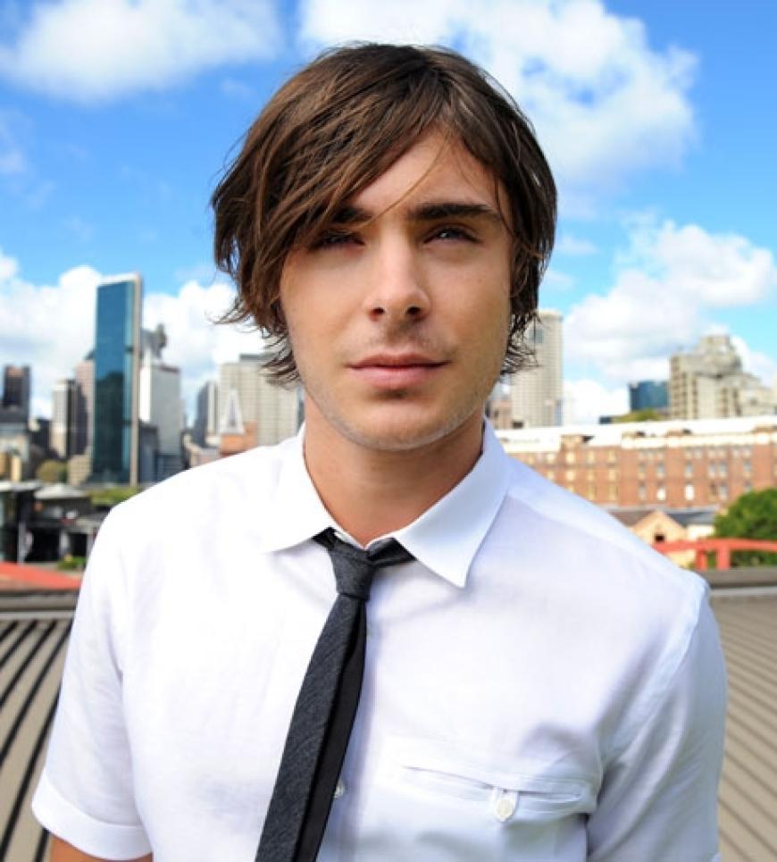 Zac Efron nahm seit seinem elften Lebensjahr Klavierstunden und spielt außerdem Klarinette und Gitarre