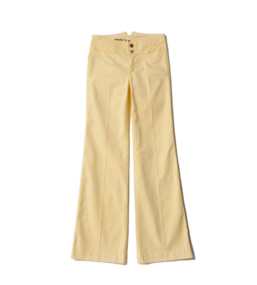 Damit läuten wir den Sommer ein! Hose von Replay, ca. 130 Euro