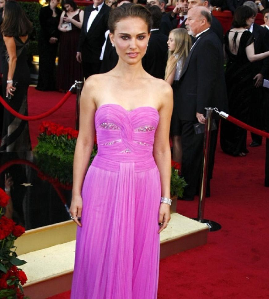 Natalie Portman wählte 2009 mal wieder ein schlichtes Abendkleid in Pink vom Label Rodarte