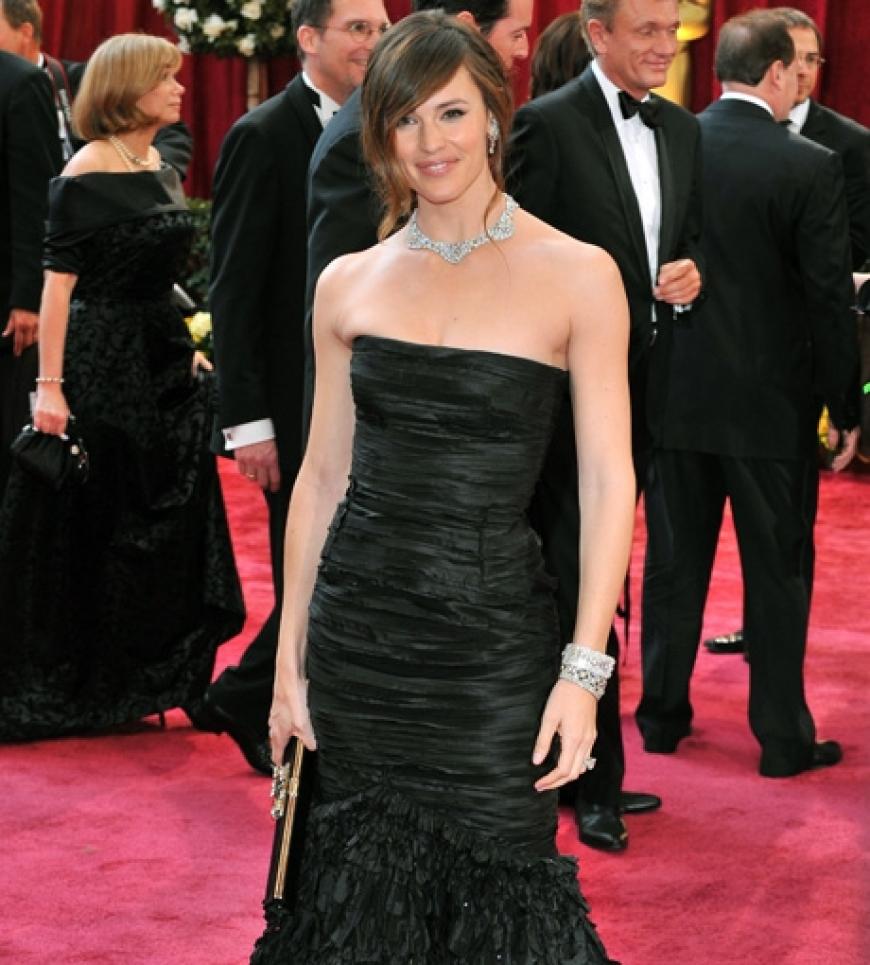 Jennifer Garner vertraute bei der Outfit-Wahl ihrer Stylistin Rachel Zoe. Sie wählte für die Oscars 2008 ein Kleid von Oscar de la Renta