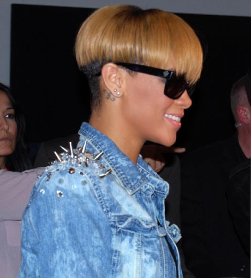 Am 04. März wird Rihanna einen Auftritt bei der ECHO-Verleihung haben. Haare, Styling und Make-Up sitzen perfekt