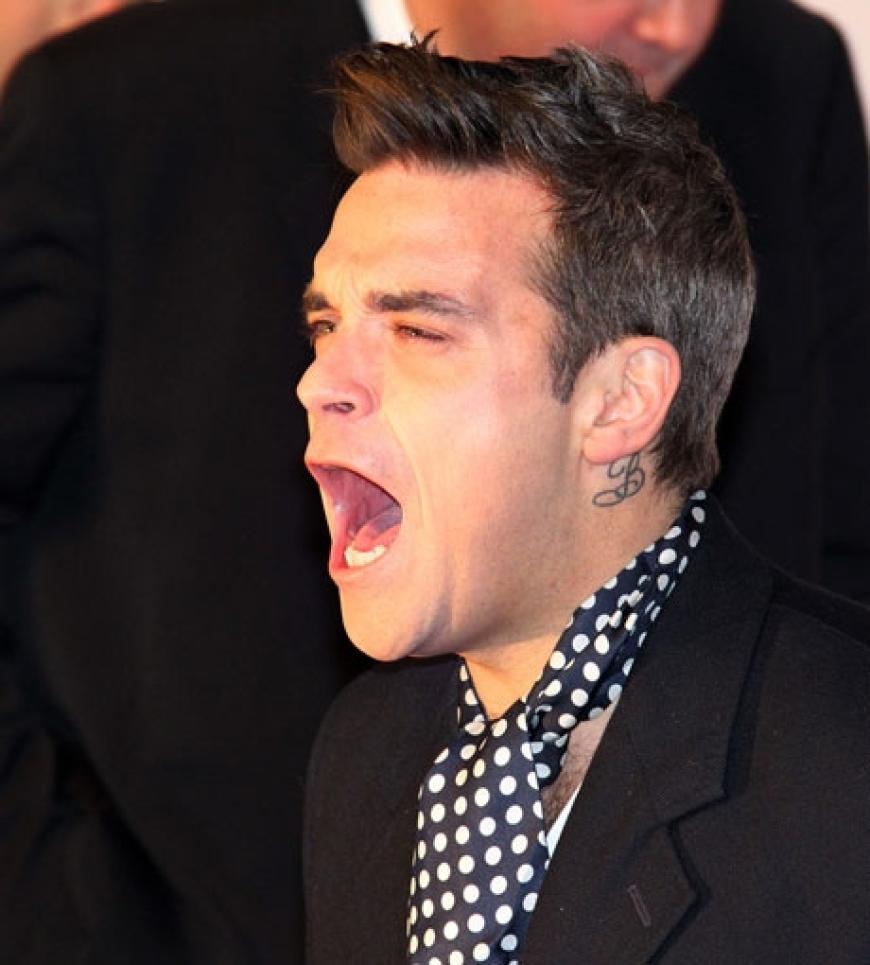 Er ist wieder da: Robbie Williams zeigte sich gut gelaunt - allerdings ohne Freundin Ayda Field - auf dem roten Teppich