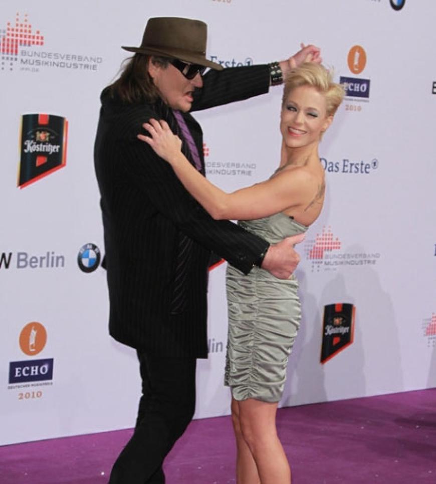 Michelle und Udo Lindenberg gaben einen kleinen Walzer zur Einstimmung auf die Party. Später wurde aber ordentlich gefeiert