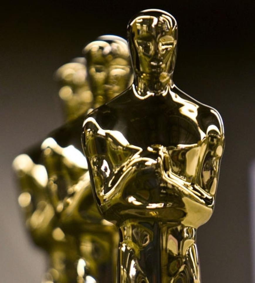 And the Oscar goes to... Zum 82. Mal wurde in Los Angeles dieser Spruch zum Thema des Abends. Der wichtigste Filmpreis der Welt zog mal wieder unzählige Stars ins Kodak-Theater in Hollywood. Moderiert wurde der Abend zum ersten Mal von Steve Martin und Alec Baldwin, die ständig Witze auf eigene Kosten machten