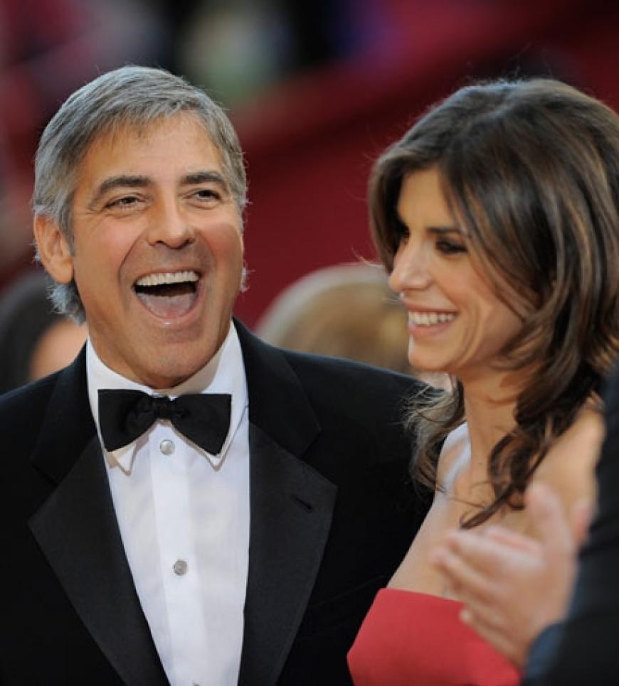 George Clooney hat Spaß mit seiner Freundin Elisabetta Canalis. Leider ging der Schauspieler bei den Oscars aber leer aus. Er war als bester Hauptdarsteller für