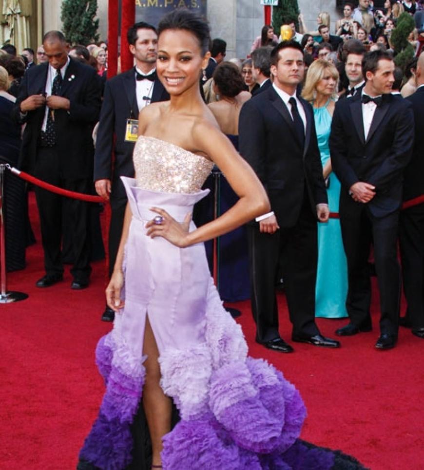 Cooles Outfit: Zoe Saldana trug eine farbenfrohe Robe von Givenchy Haute Couture by Riccardo Tisci