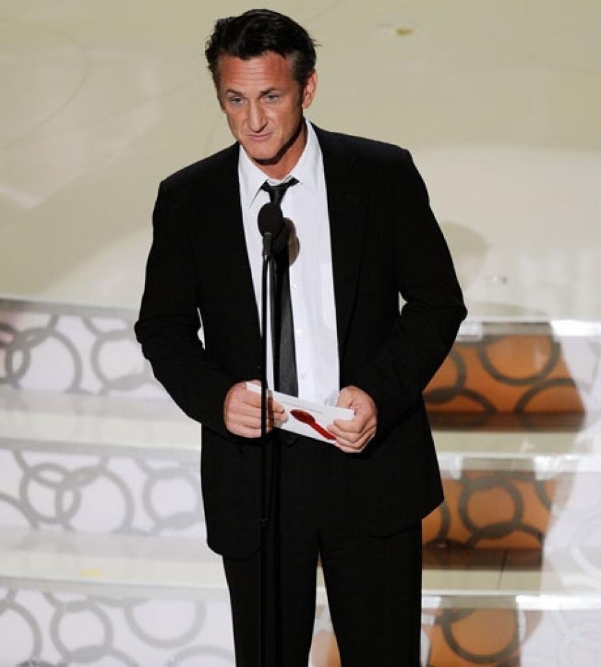 Sean Penn auf der Bühne des Kodak Theatre. Der Star gewann 2009 den Oscar als bester Hauptdarsteller in