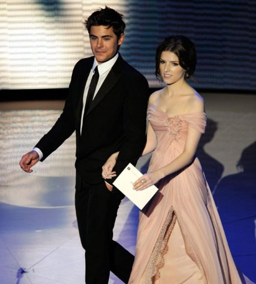 Zac Efron und Anna Kendrick würden auch in echt ein schönes Paar abgeben. Doch Vanessa Hudgens hätte bestimmt etwas dagegen