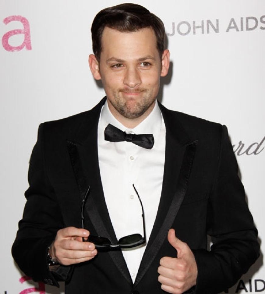 Joel Madden kam sehr schick in einem Anzug