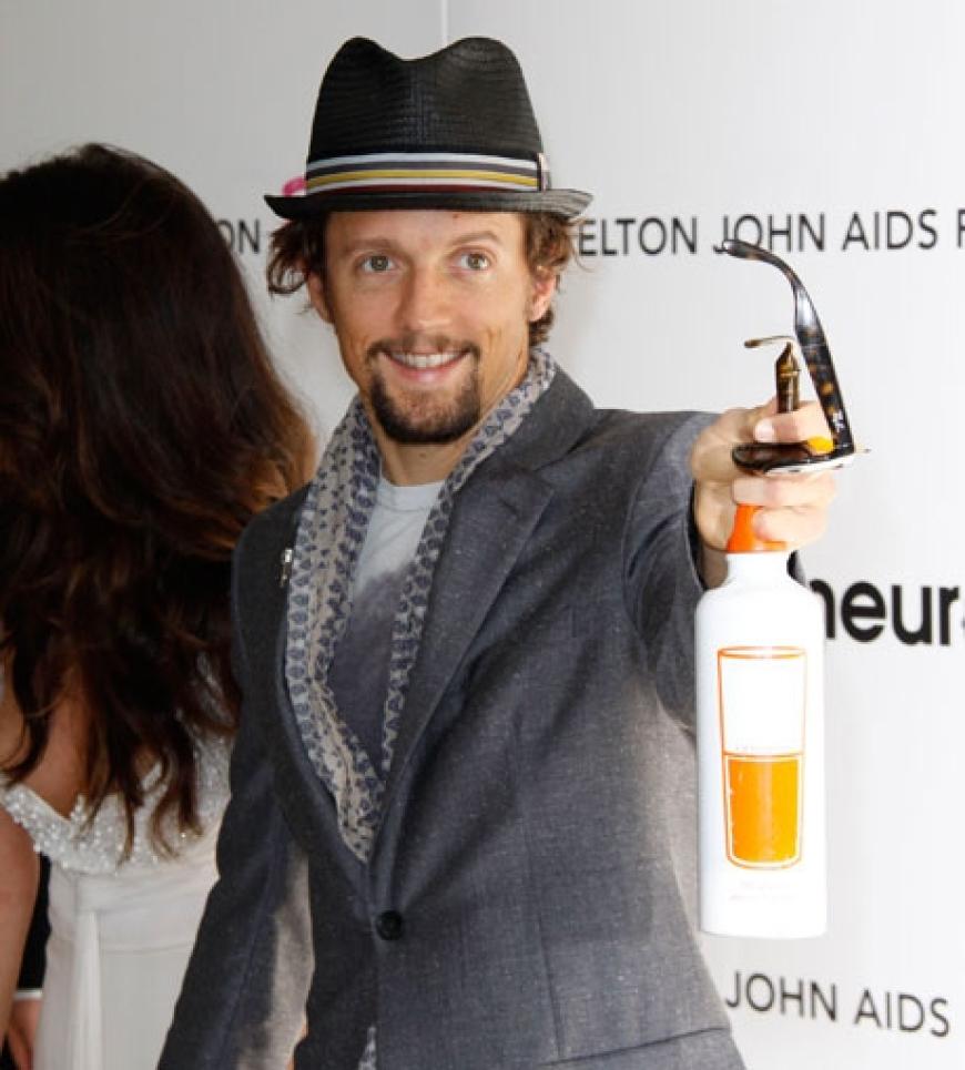 Sänger Jason Mraz winkte den anwesenden Fotografen