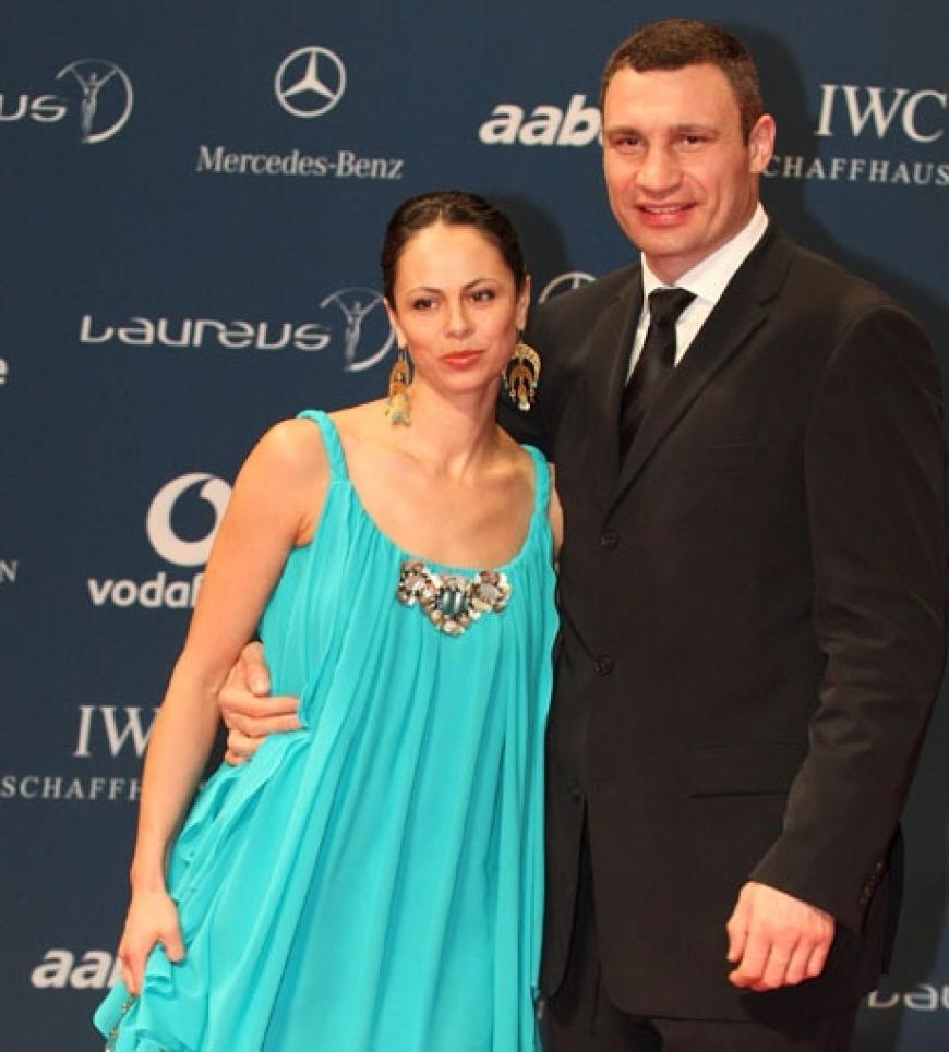 Vitali Klitschko kam in Begleitung seiner Frau Natalie nach Abu Dhabi. Sie sind seit April 1996 glücklich verheiratet