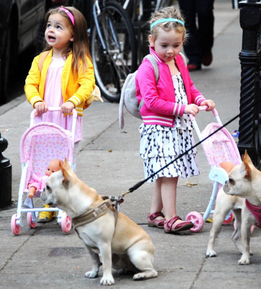 Mit Puppen und Vierbeinern auf Achse: Sarah Jessica Parkers Mädchen Marion und Tabitha in New York