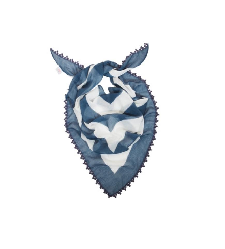 Gemustertes Tuch im Marine-Look von s.Oliver, ca. 20 Euro