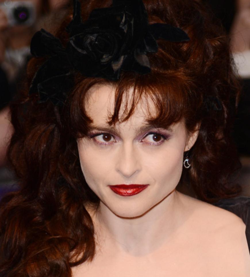 Helena Bonham Carter sorgt mit ihren gewagten Outfit- und Make-Up-Kreationen für gespaltene Meinungen