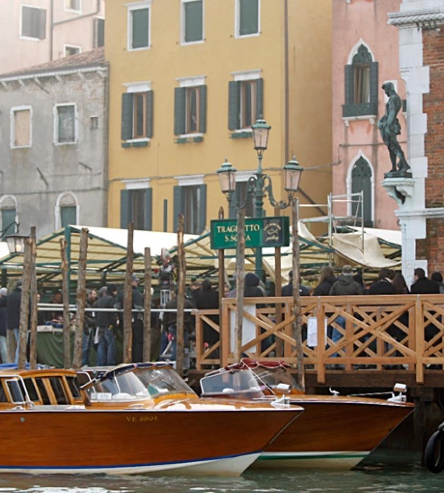 Wunderschön! Auch in der italienischen Gondelstadt Venedig wurde gedreht. Diese Boote warten auf...