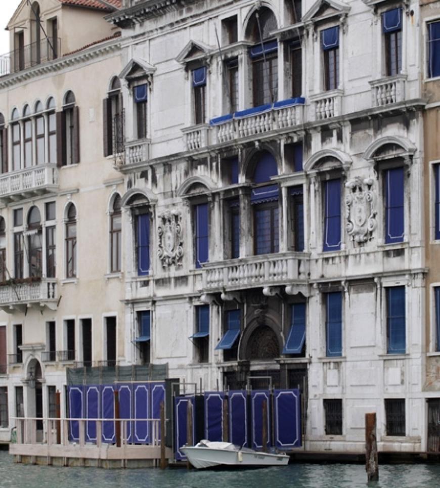 Eine Villa mit Boot vor der Tür: Am Palazzo Mocenigo steht die Übergangs-Residence von Familie Pitt-Jolie. Hier soll sich die amerikanische Großfamilie sehr wohl fühlen
