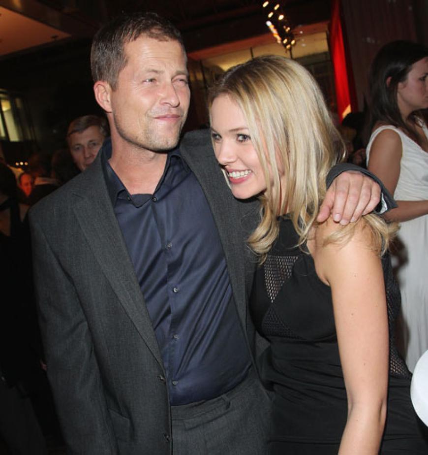 Til Schweiger ist schwer verliebt und zwar in die 23-Jährige Svenja Holtmann! Hoffentlich hält dieses Gefühl länger als bei ihrer Vorgängerin Melanie ..