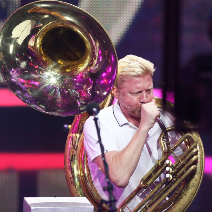 Sind sie etwa erstaunt über Beckers Talent an der Riesentröte?