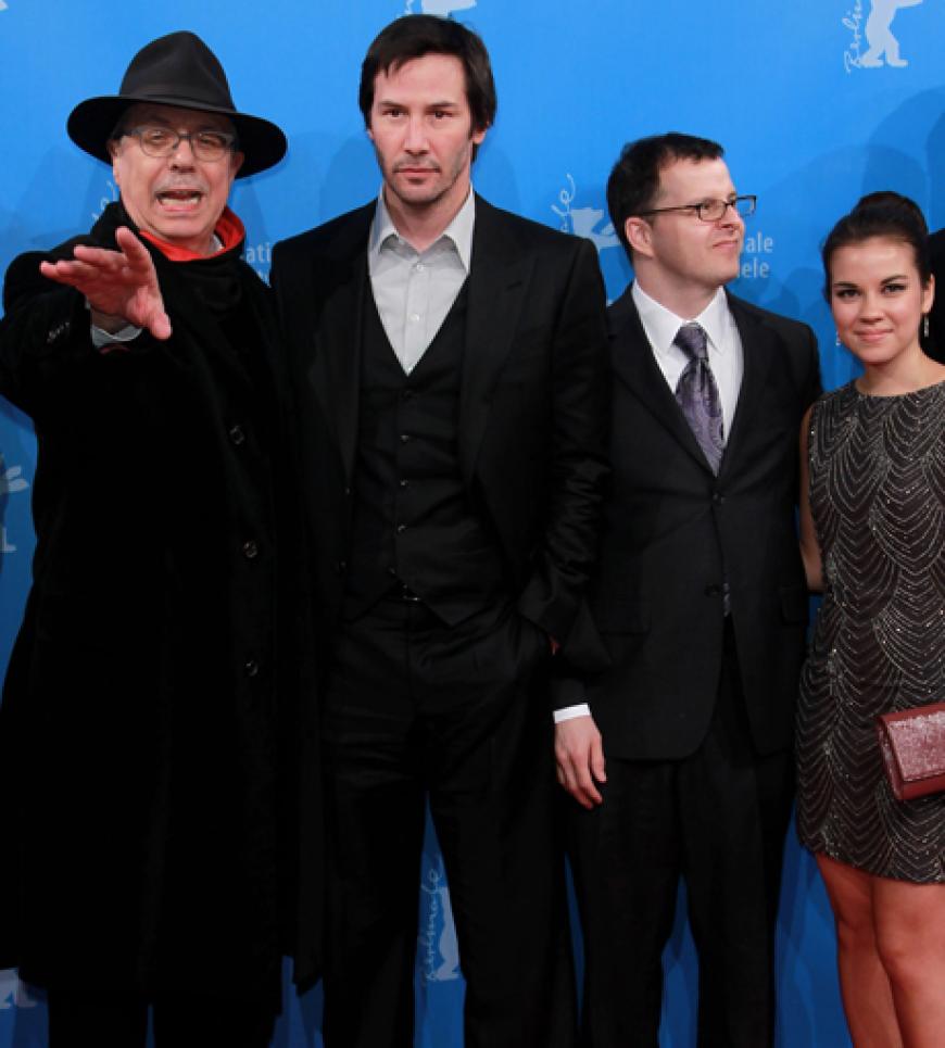 Festival Direktor Dieter Kosslick begrüßte Keanu Reeves und Regisseur Christopher Kenneally mit dessen Partnerin Adeline Navarro beim Photocall zu