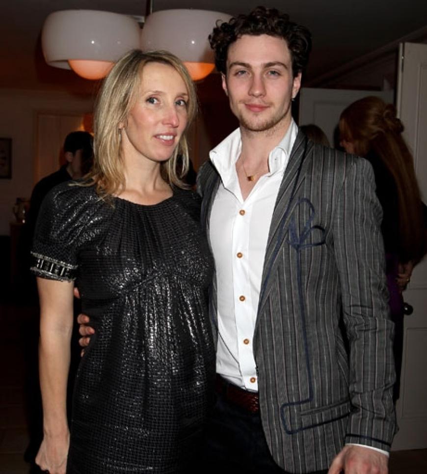 Ungleiches Paar: Die 42-jährige Filmemacherin Sam Taylor-Wood und der 19-jährige Schauspieler Aaron Johnson sorgten mit ihrem Outing für Aufsehen. Inzwischen schmiedet das Paar sogar Hochzeitspläne und erwartet bereits Nachwuchs
