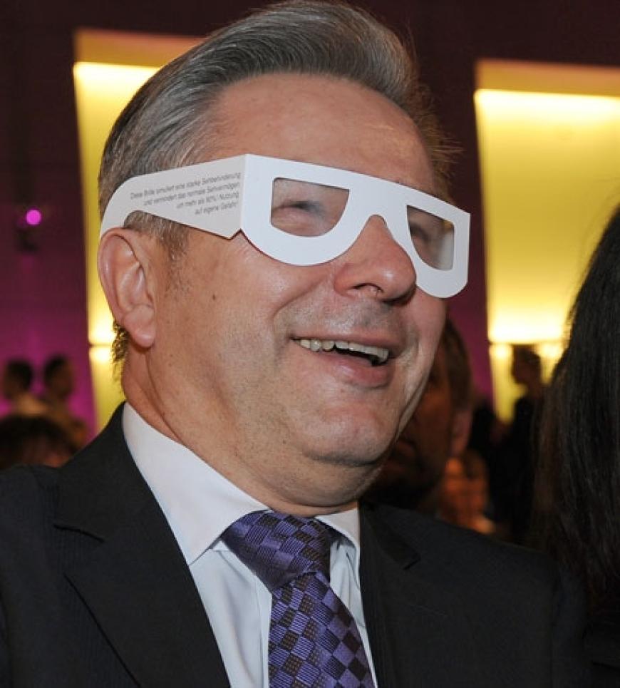 Deutscher Hörfilmpreis 2010: Zum 8. Mal wurden in Berlin Hörfilmfassungen ausgezeichnet, in denen Kino- und TV-Filme für Sehbehinderte erlebbar gemacht werden. Mit dabei: natürlich der regierende Bürgermeister der Stadt Klaus Wowereit