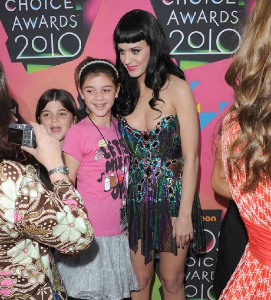 Katy Perry ließ die Kinderherzen höher schlagen. Zahlreiche kleine Fans freuten sich über ein gemeinsamen Erinnerungsfoto