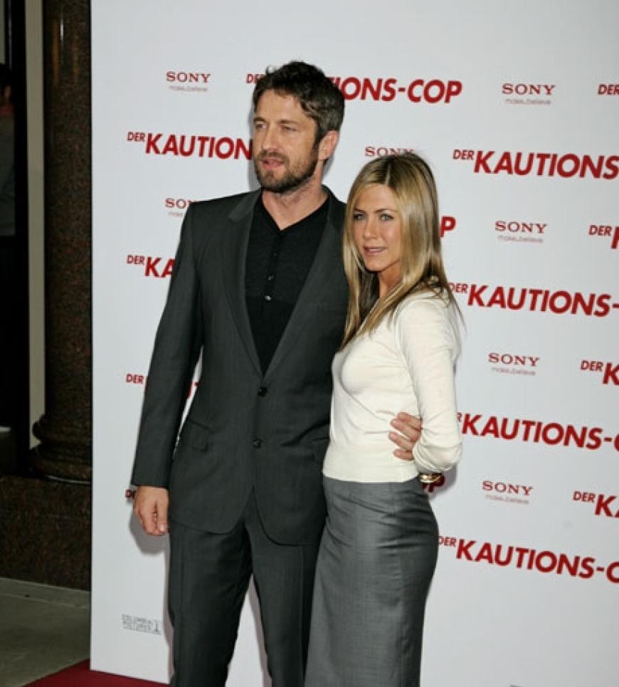 Bereits beim vorangegangenen Photocall gaben sich die beiden Hollywood-Stars bestens gelaunt. Ob der Plan einer vermeintlichen Liebe als gut durchdachter PR-Plan irgendwann ans Tageslicht kommt?