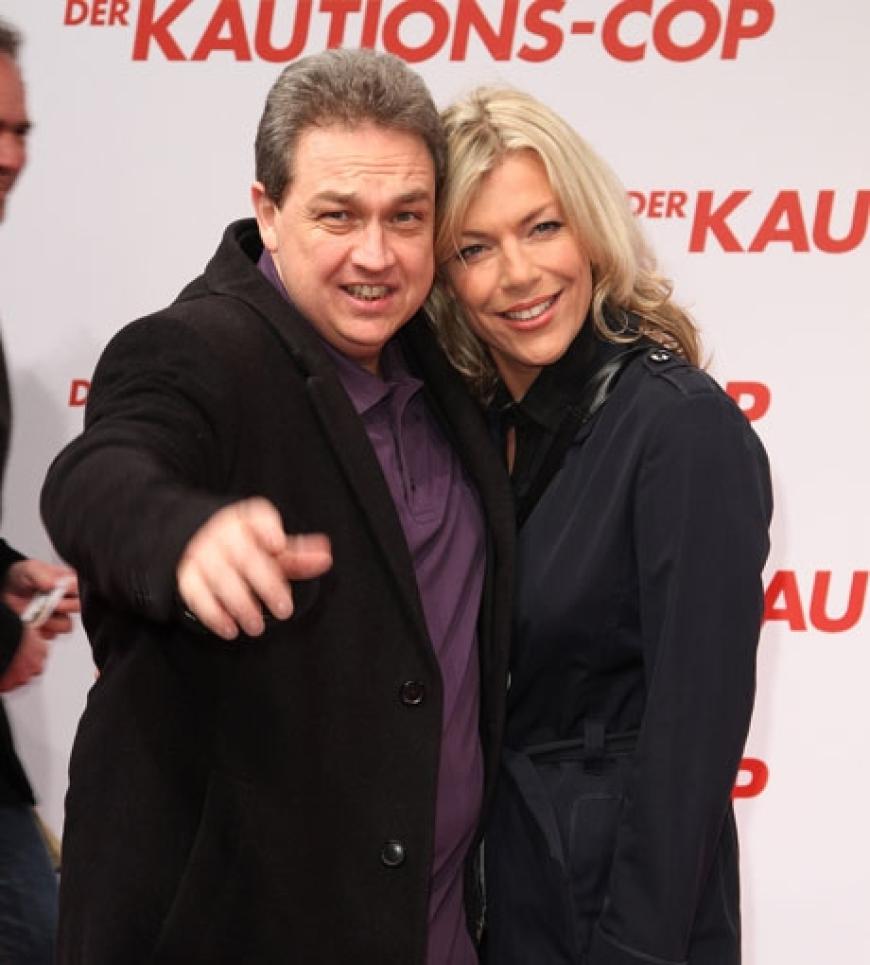 Komiker Oliver Kalkofe kam in Begleitung von Connie Frielinghaus ins Cinemaxx nach Berlin