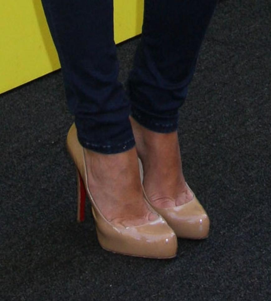 Louboutins passen zu jedem Outfit: Vom klassisch schwarzen Abendkleid bis zur Jeans